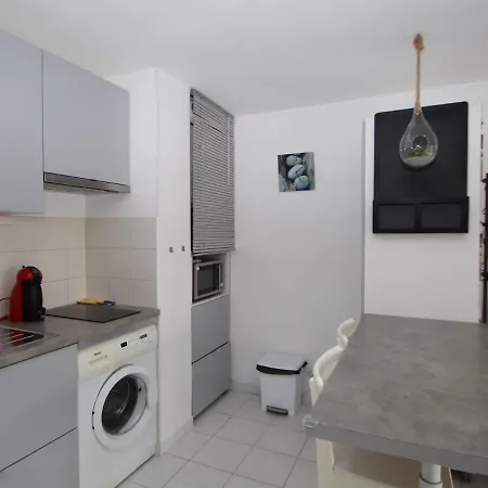 Apartamento T2 Avec Parking Et Jardin à 300 M De La - Fr-1-309-260 *