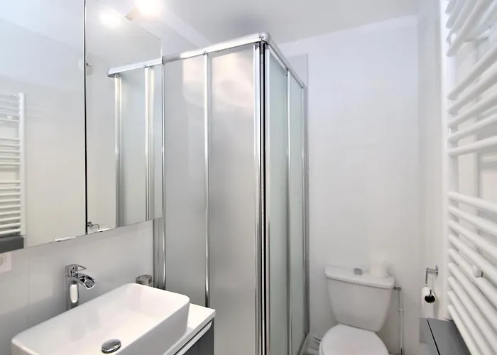 T2 Avec Jardinet, Terrasse Et Parking à - Fr-1-309-260
