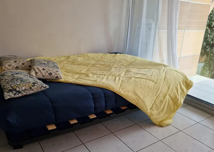 T2 Avec Jardinet, Terrasse Et Parking à - Fr-1-309-260 *